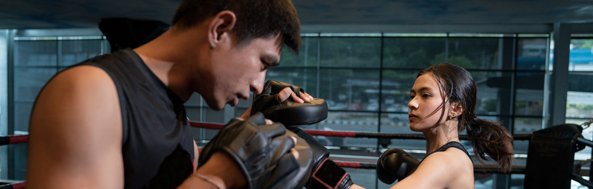 Bokshandschoenen voor mannen en vrouwen geschikt voor boksen kickboksen gemengde vechtsporten Muay Thai MMA zware tas vechttraining (zwart, 14 oz