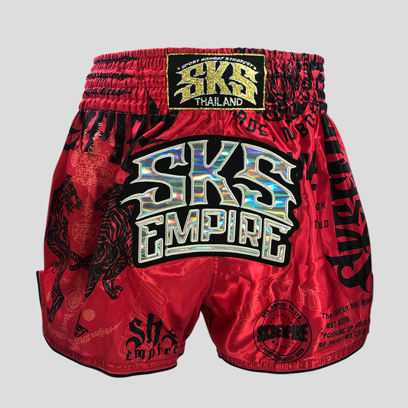 SKS Muay Thai Shorts Sakyant “Stickerbomb” - Rood / Zwart