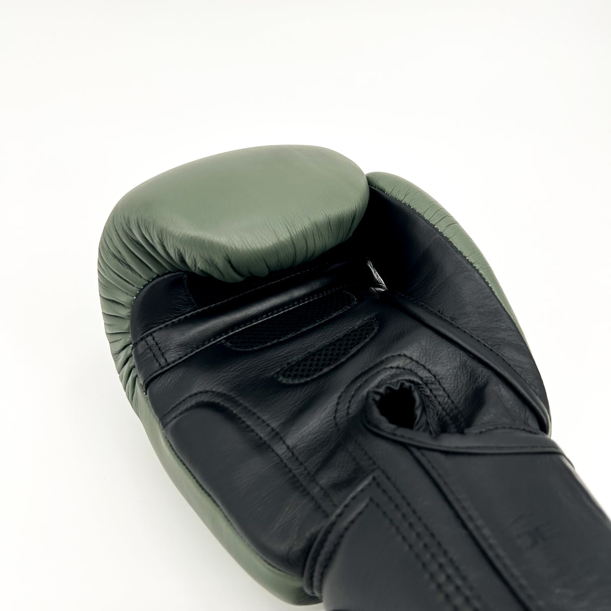 Danger Supermax Bokshandschoenen - Army Edition - Echt Leer - Legergroen