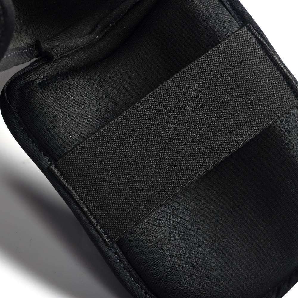 Fairtex SP10 Calfkick Pads - Zwart - Paar – detail van de sluiting