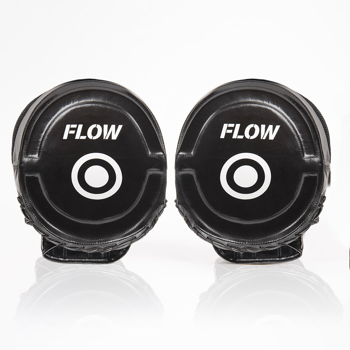 Flow Boxing Mitts zwart/wit – slagvlak met witte richtcirkel