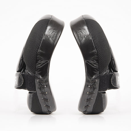 Flow Focus Mitts zwart/wit – gebogen vorm en polskussen